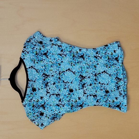 Top - Picture 2 of 3